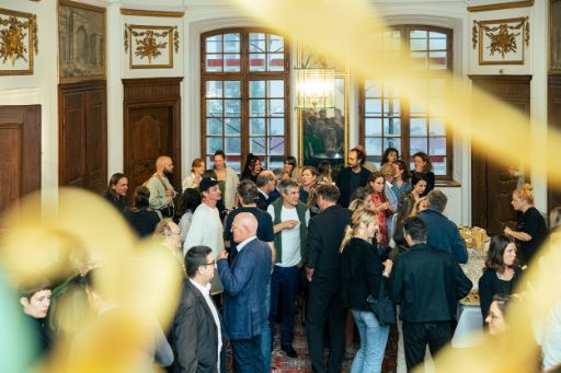 Apéro im Stadthaus-Foyer an der BG-Preisverleihung 2025 an Anna Rossinelli.
